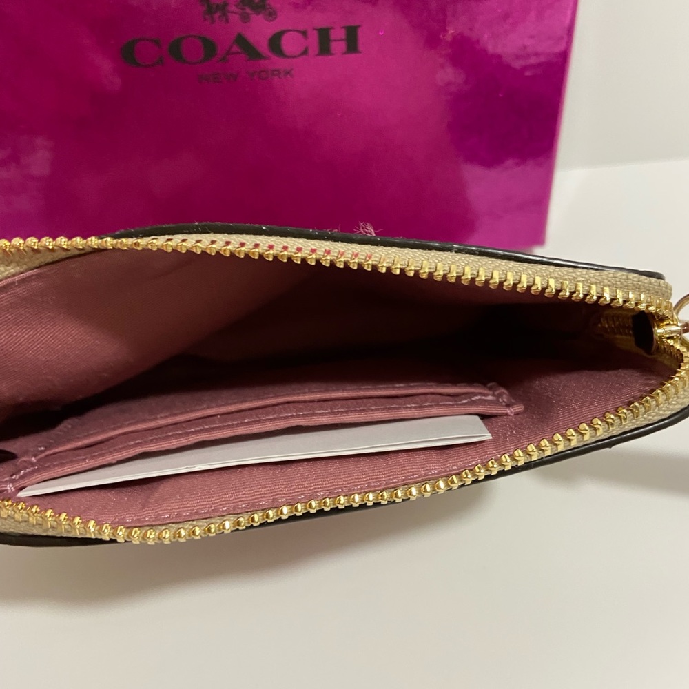 COACH WRISTLET WITH C-SIGNATURE COACH ON IT AND WITH A PINK STRIPE ON FRONT. - Picture 6 of 8